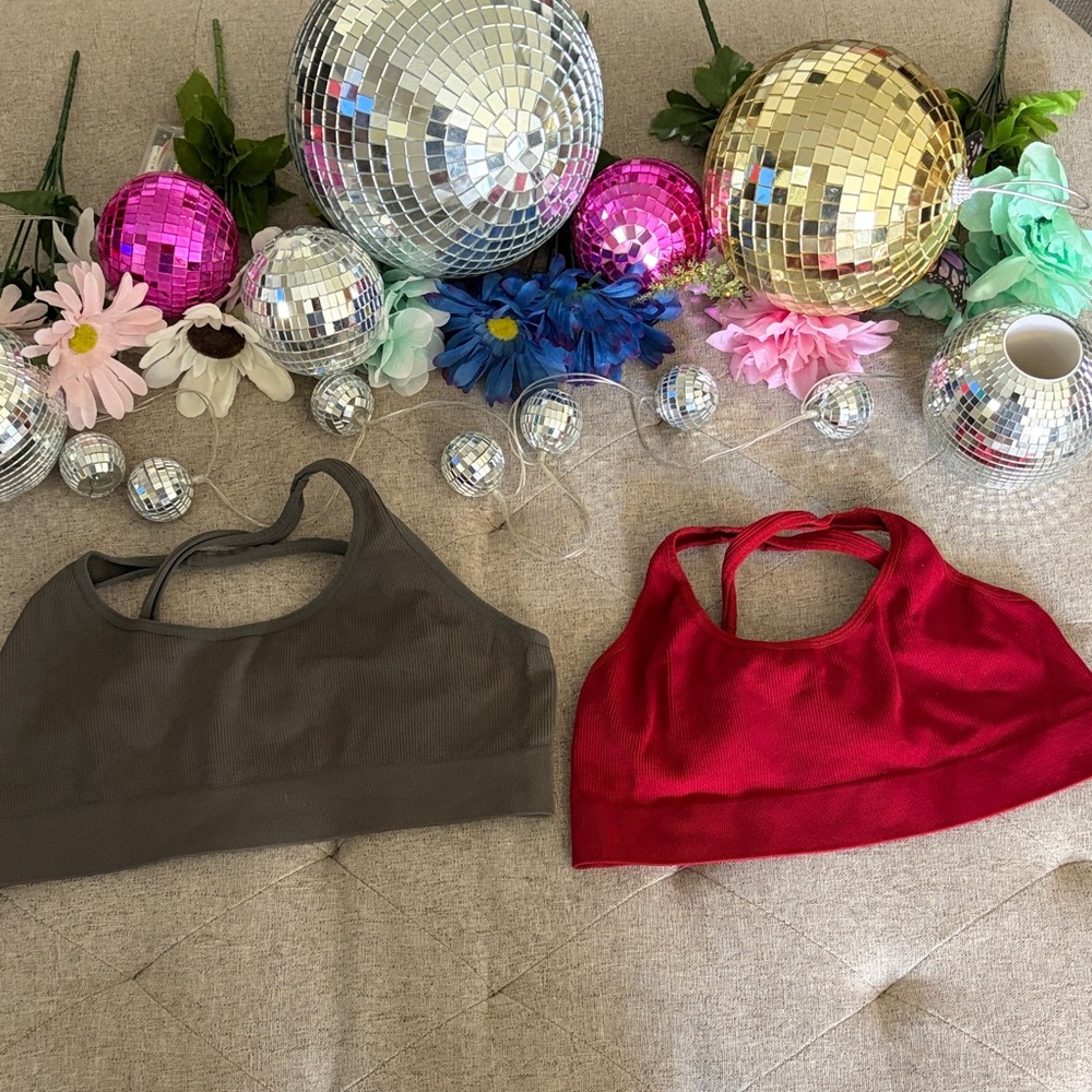 Women’s Seamless Red Sports Bra - Lightweight Support